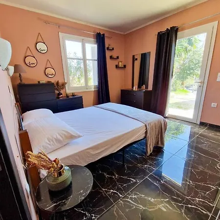 Sophia's Corner Apt. Holiday home *